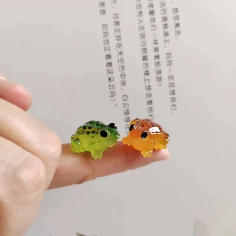Bonsai Garden China - ضفادع صغيرة جميلة باللون البرتقالي والأخضر